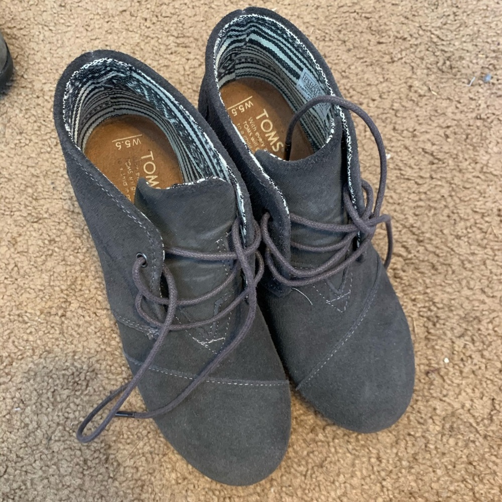 TOMS Gray Tie Wedge